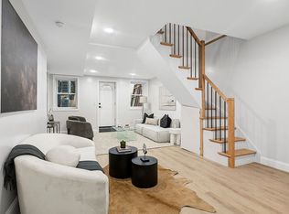 3943 24th St, Long Island City, NY 11101