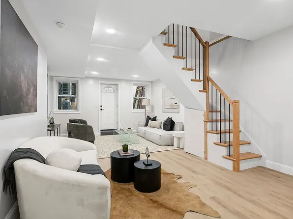 3943 24th St, Long Island City, NY 11101