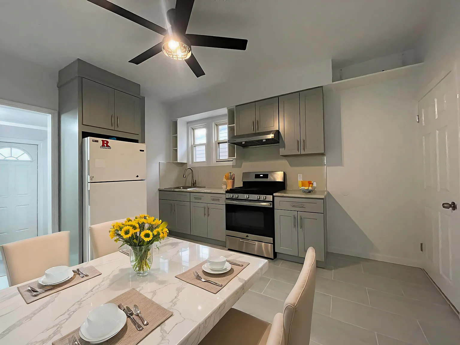 4 bed, 1.5 bath, $3,600 — Photo 2