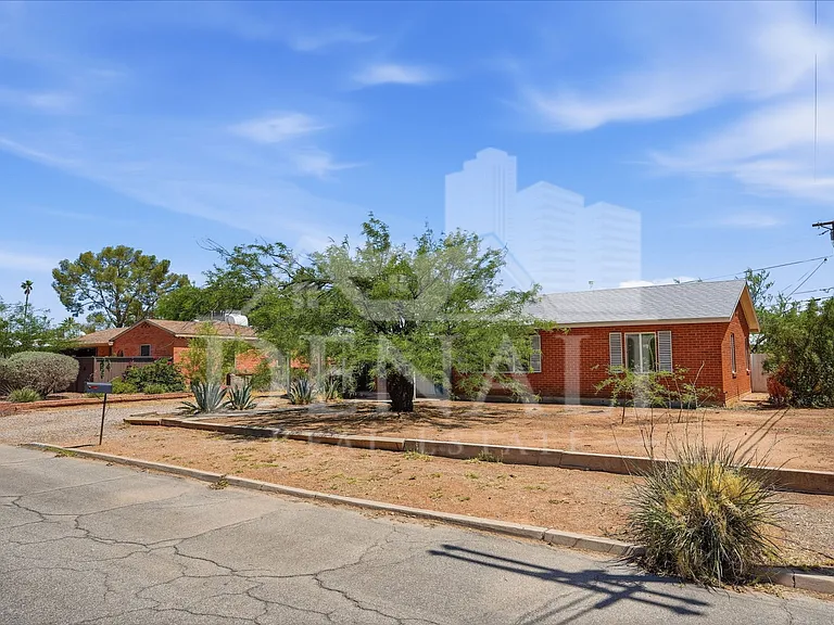 4026 E Alhambra Pl — Photo 3