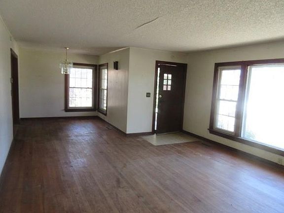 5th image of 3605 N Donna Ave