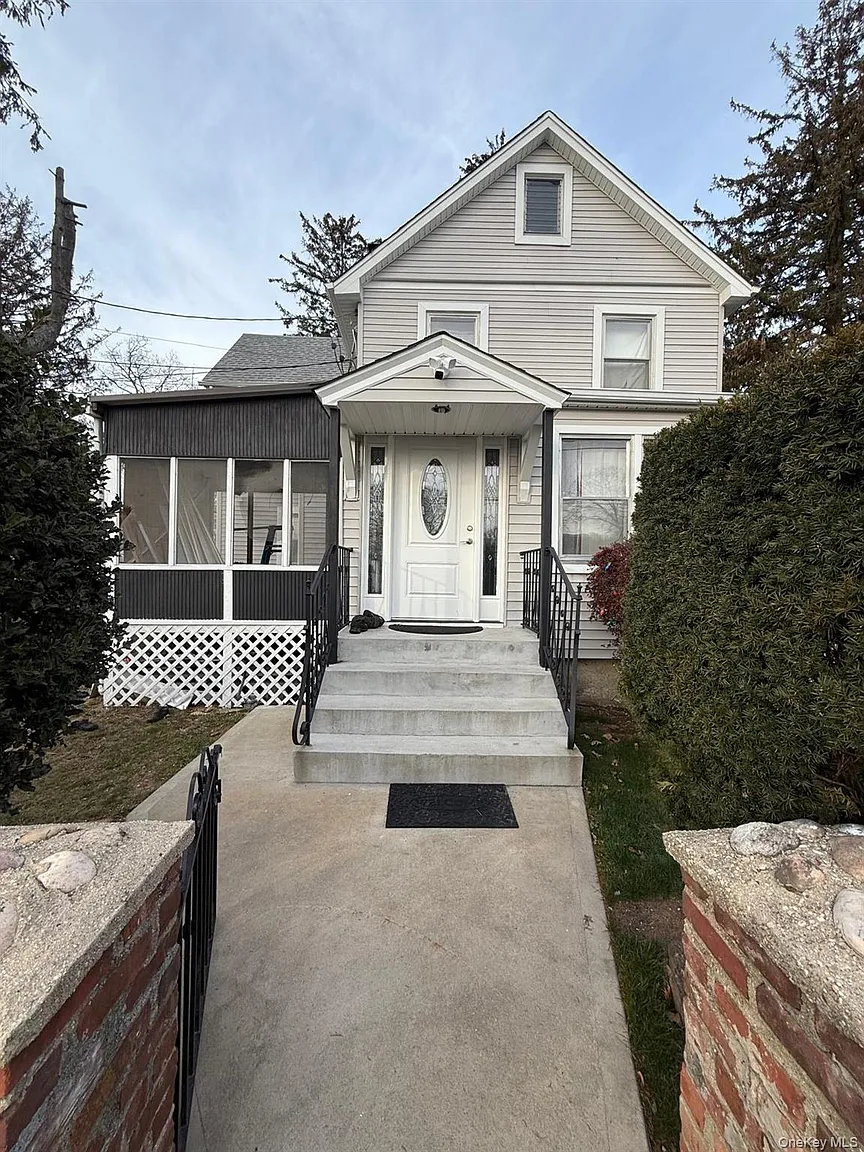 41 Stone Avenue photo 1