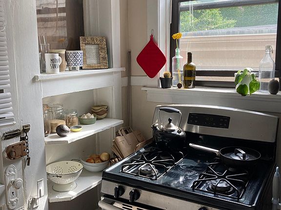 4th image of 632 W Arlington Pl APT 16