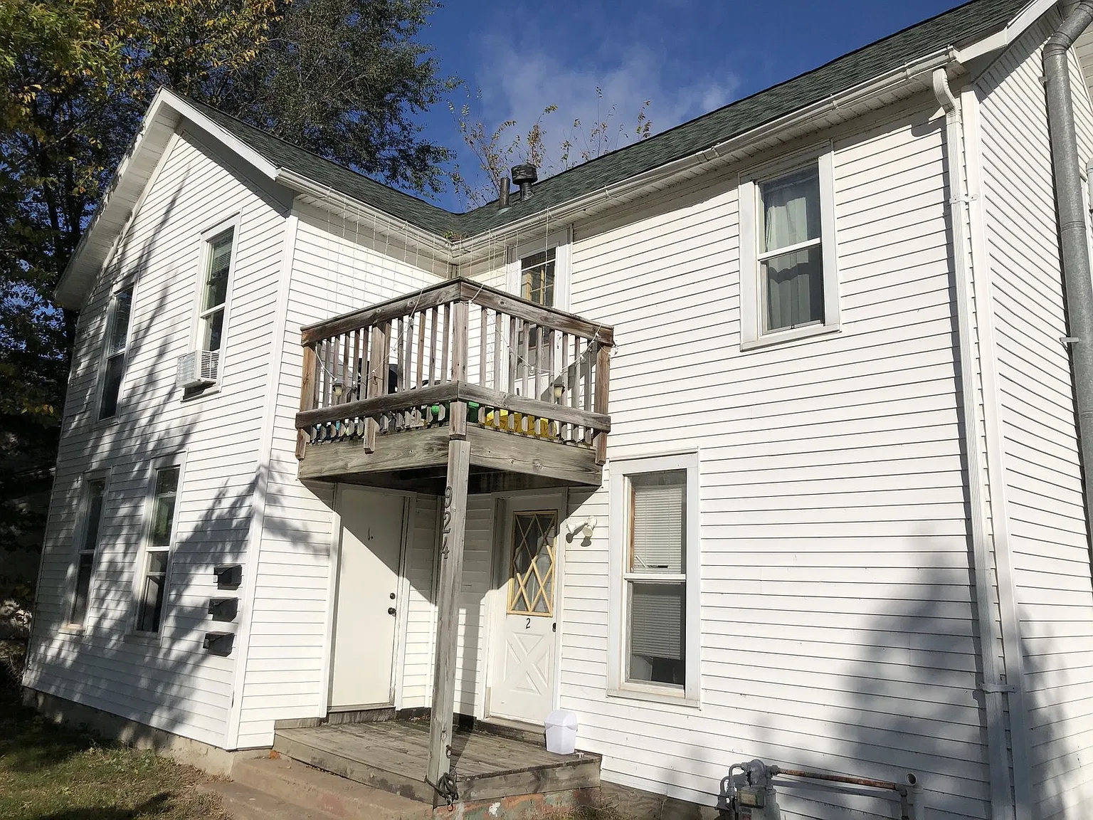 3 bed, 1.0 bath, $350 — Photo 1