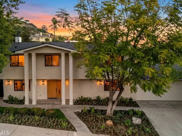 24621 Calvert St, Woodland Hills, CA 91367