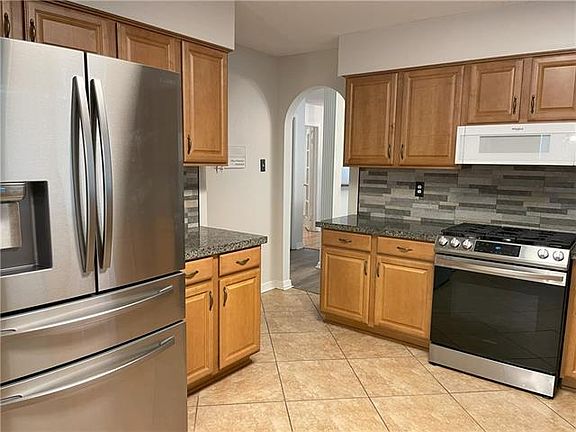 5th image of 3505 Meadow Lake Dr W