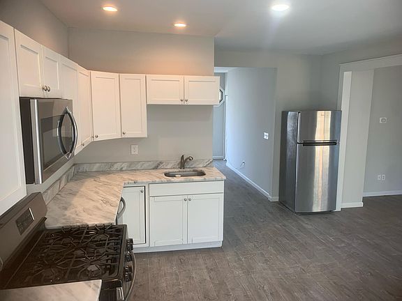 4th image of 668 S Drury Ln #1