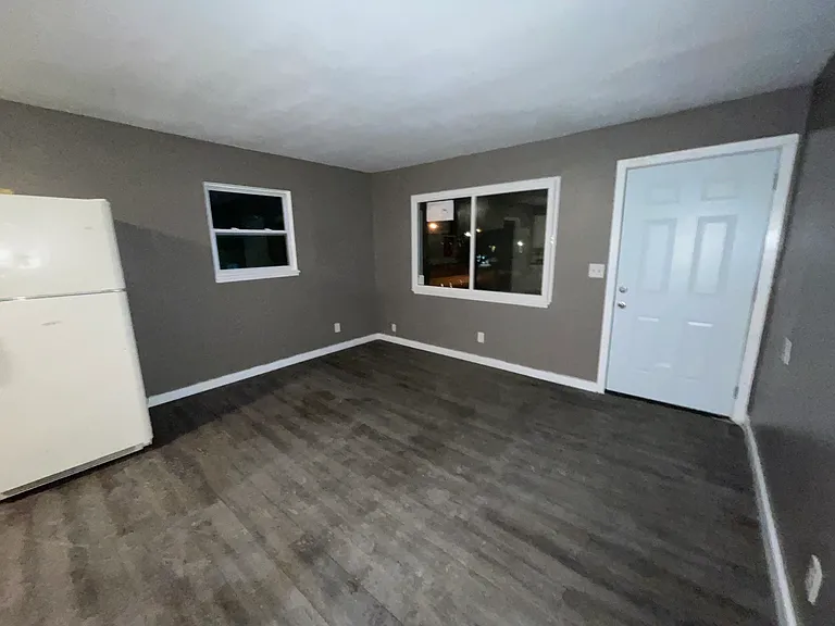 1099 Brown St — Photo 3