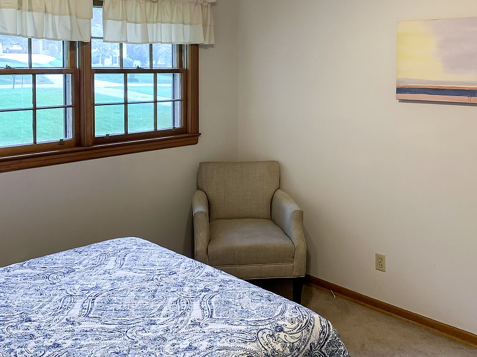 Total of 3 windows for extra light!