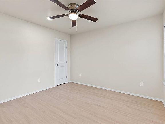 5th image of 224 E Abbott Ln