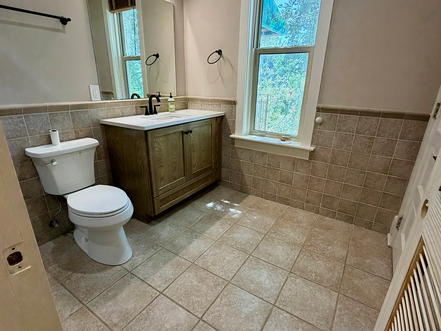 228 Harrison Ave — Photo 4