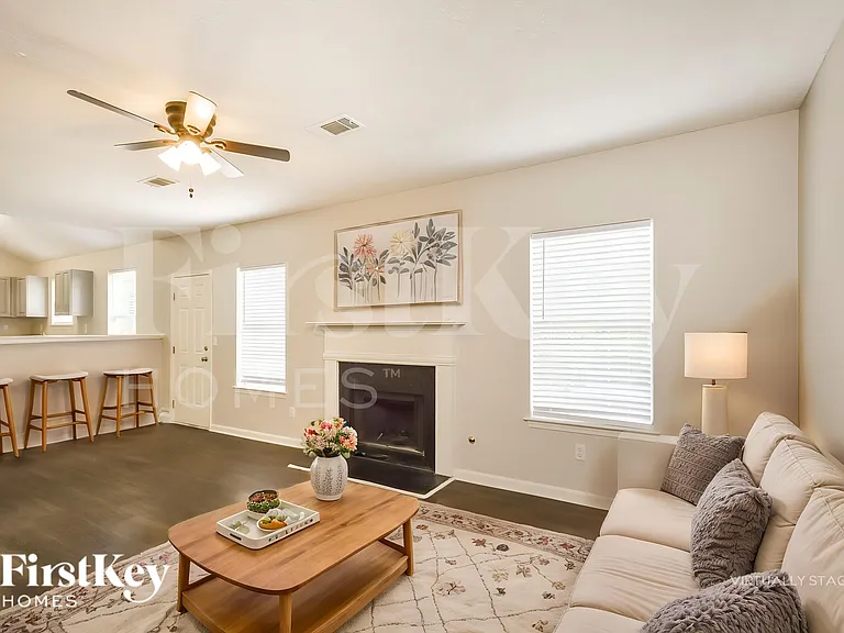 200 Windscape Dr — Photo 3