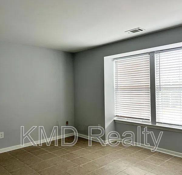1624 Arlyn Cir #H — Photo 4