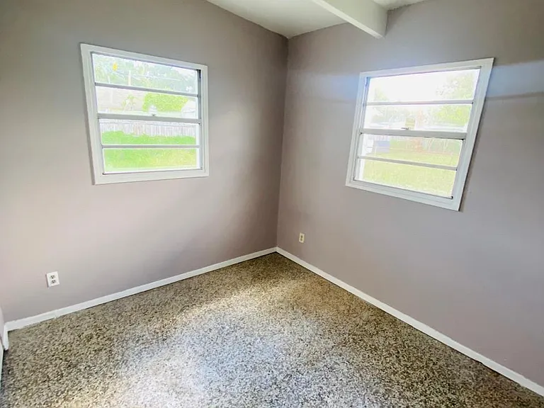 3207 Clifford Sample Dr — Photo 8