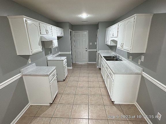 3rd image of 6913 Century Oaks Dr