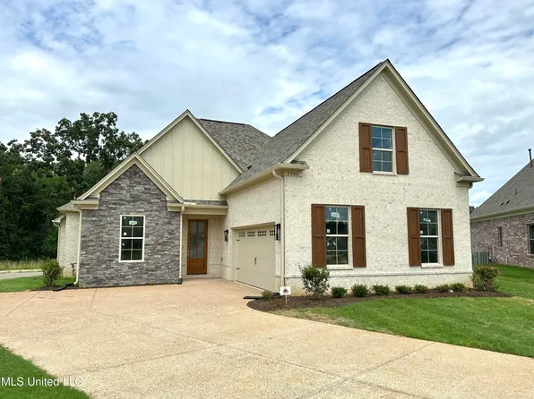 2966 Melanie Cv, Nesbit, MS 38651