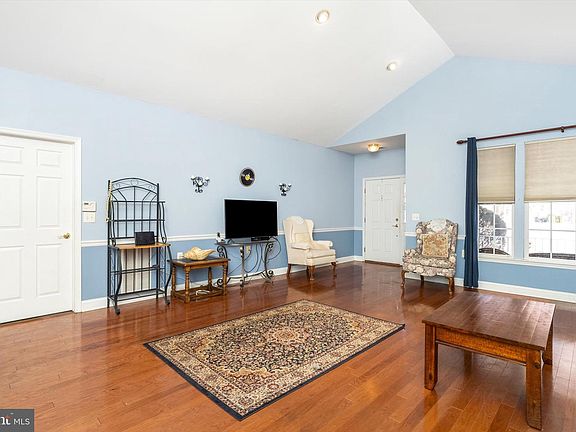 4th image of 14 Hummingbird Dr