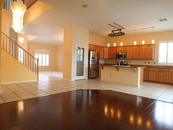 2nd image of 809 Roaring Falls Ave