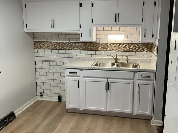 305 S 74th St Floor 2, Milwaukee, WI 53214
