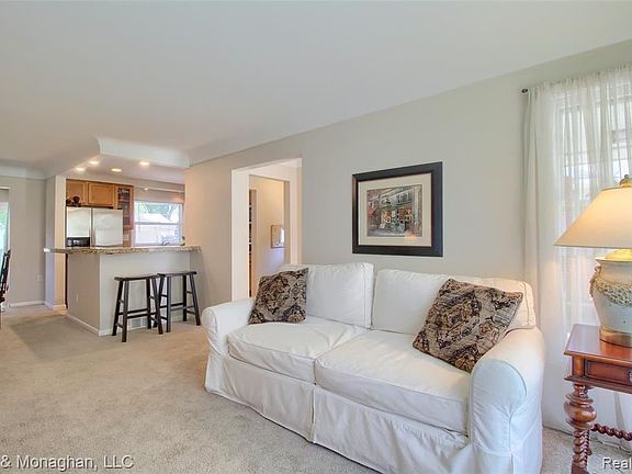 3rd image of 22101 Edmunton St