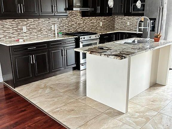 2nd image of 1340 Stoneybrook Cres