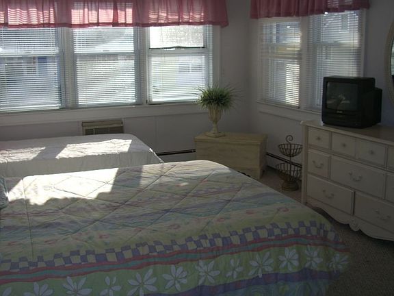 King size bedroom