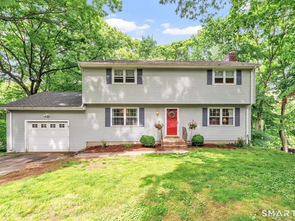 21 Overlook Place, Trumbull, CT 06611