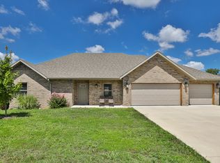 1929 N Brookhollow Dr, Nixa, MO 65714