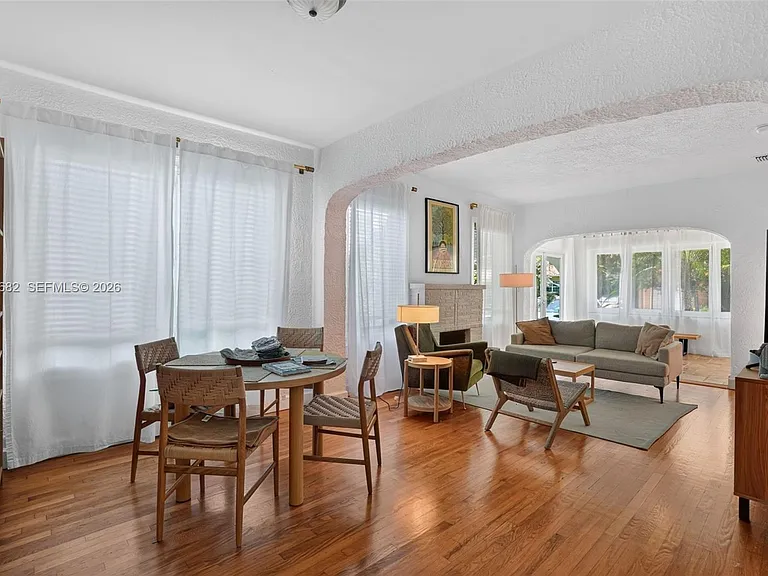 1212 Medina Ave — Photo 11