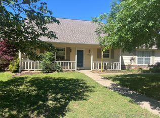 2702 Raintree Cir, Sapulpa, OK 74066