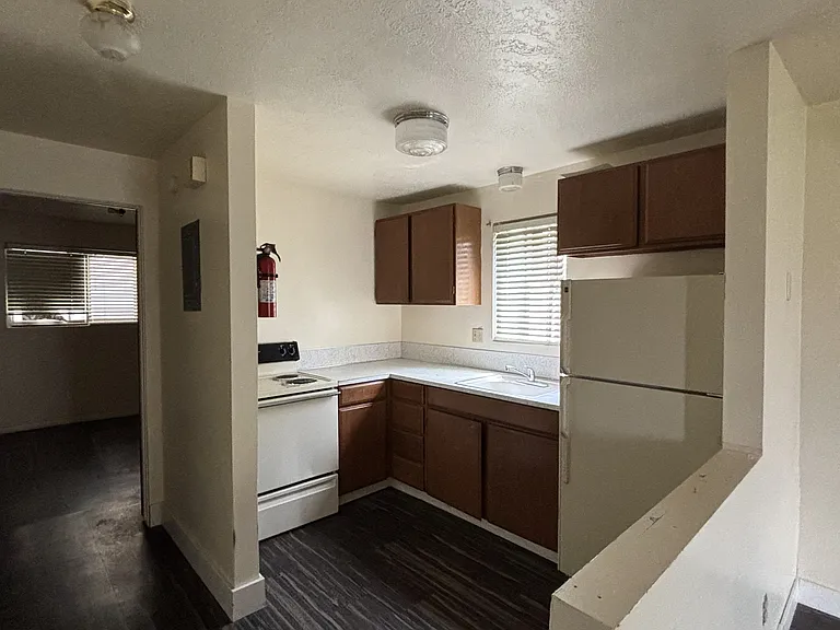 486 Whittier St #4 — Photo 3