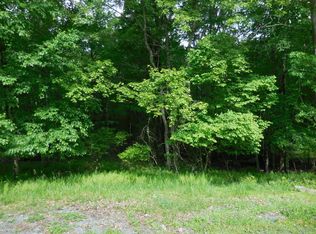 232 Ravenhill Rd, Tamiment, PA 18371