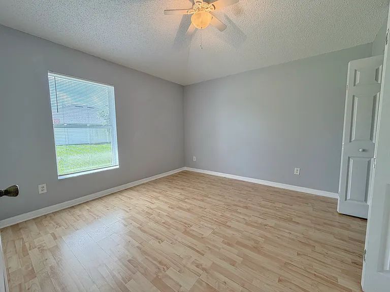 32 Forest Grove Dr — Photo 15
