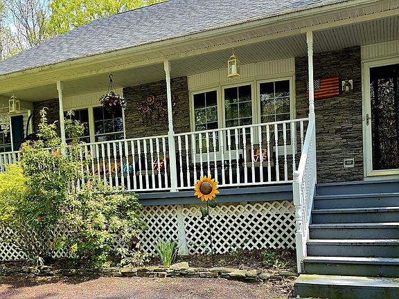 2nd image of 807 E Spur Ct