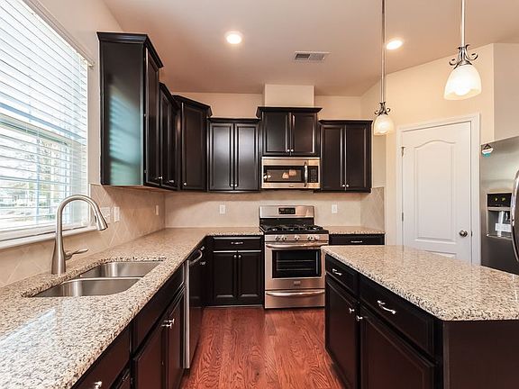 4th image of 106 Sequoia St