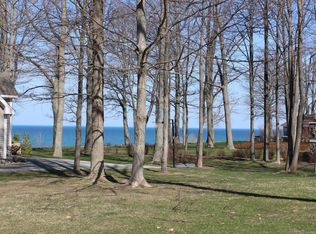 15 Bluffwood Dr, South Haven, MI 49090