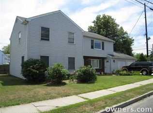 8 Manhattan Ave, West Babylon, NY 11704
