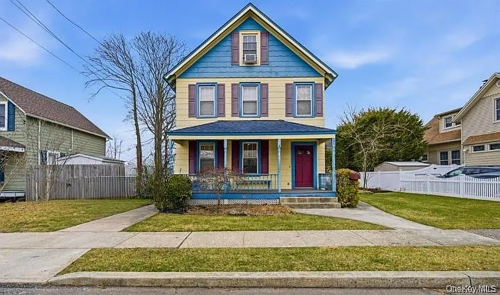 155 Smith Avenue photo 1