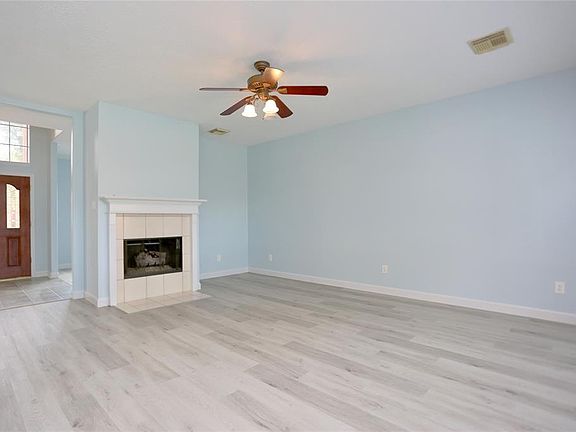 5th image of 3611 Walden Dr