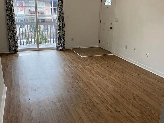 4th image of 918 W Ocean View Ave #102