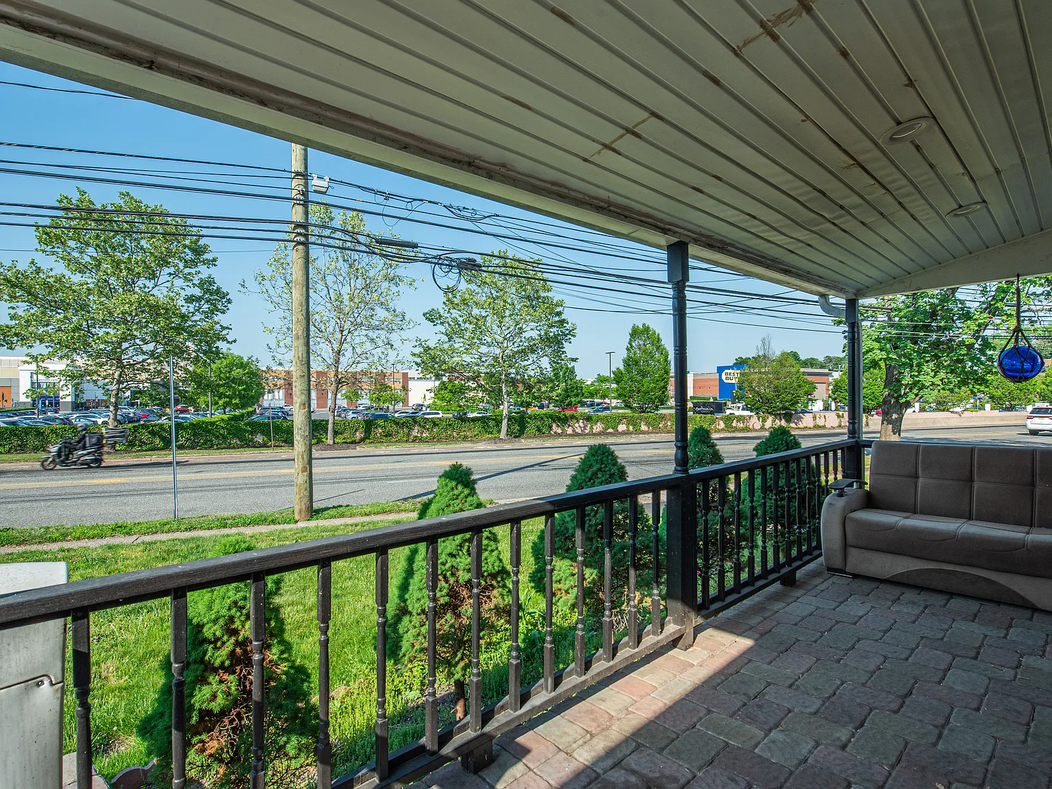 4 bed, 6094 sqft, $4,200 — Photo 3