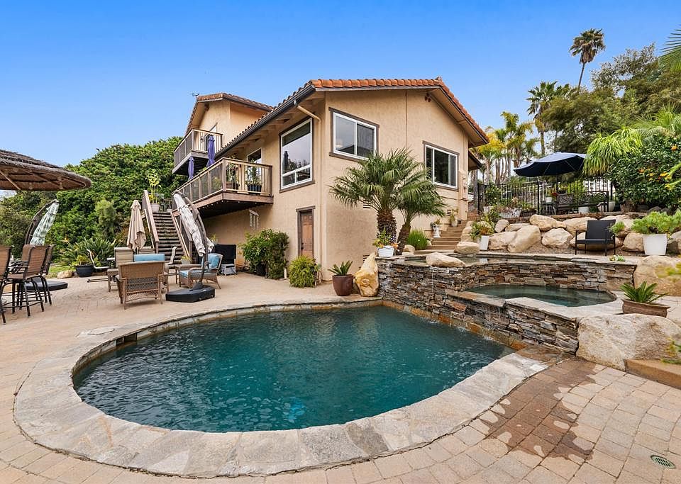 1st image of 370 Spanish Spur