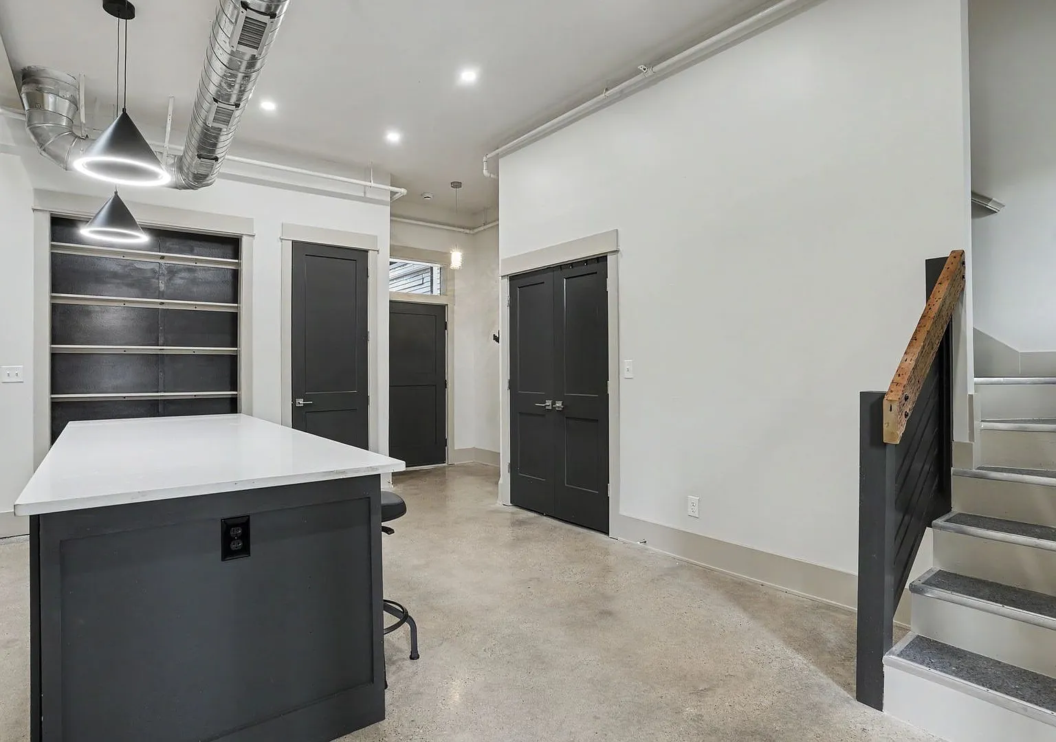 Modern 3-Story Smoketown Home Near Logan Street Market — Photo 4
