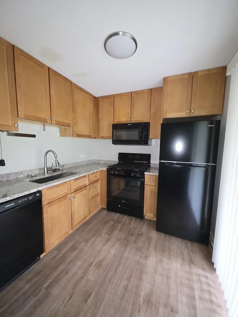 1 bed, 900 sqft, $1,875 — Photo 3