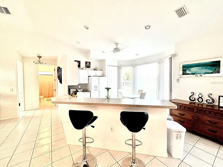 219 Venetia Ave — Photo 8
