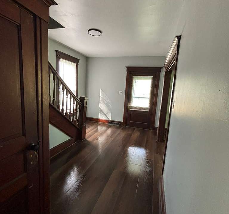 1st image of 1376 W Main St