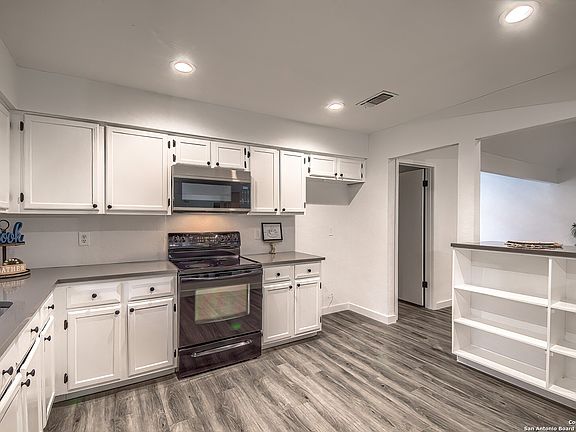 4th image of 10309 GRAND CIR