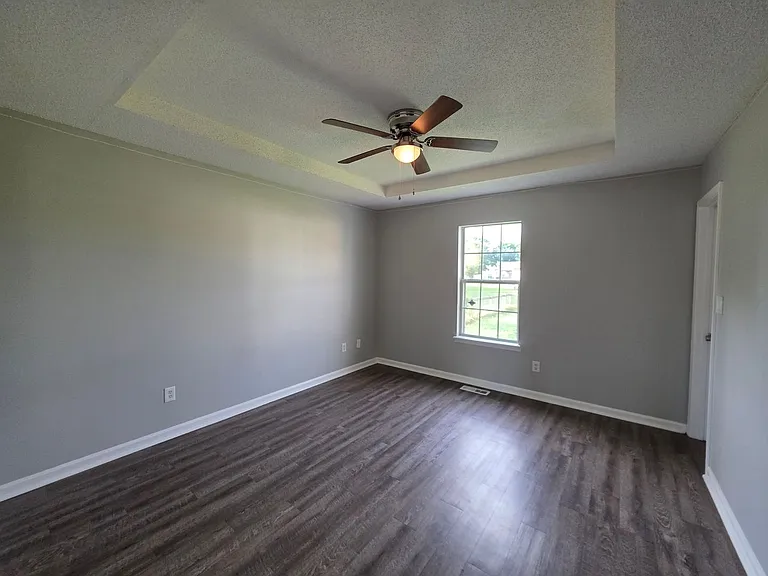 704 Carbondale Dr — Photo 8