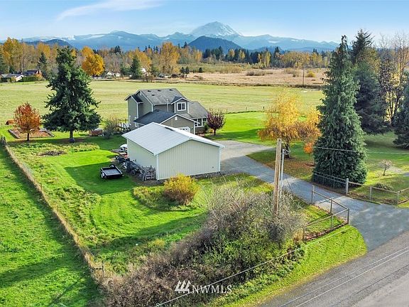 Both a quiet and scenic location with evergreen trees, including a majestic Sequoia, adorning the property.