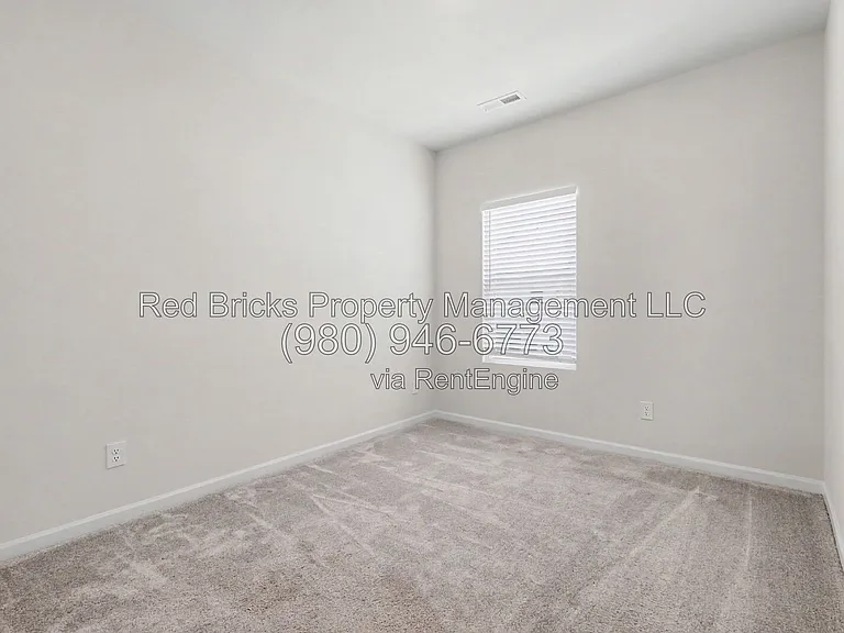 1420 Blanche St — Photo 32